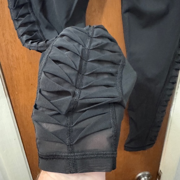 VICTORIA SPORT Black Leggings with Mesh Ruching on the Sides & Waistband Size L - Picture 7 of 9